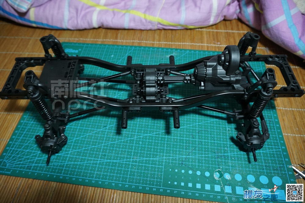 南爬社全国首发门桥MST 1/8 CFX-W开箱图（12月29更新) 电池,电机,桥塌了爬过去 作者:找碴 3132 