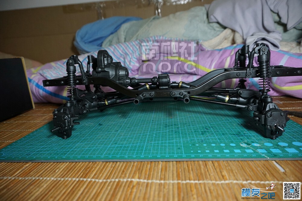 南爬社全国首发门桥MST 1/8 CFX-W开箱图（12月29更新) 电池,电机,桥塌了爬过去 作者:找碴 7119 