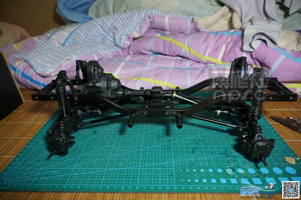 南爬社全国首发门桥MST 1/8 CFX-W开箱图（12月29更新) 电池,电机,桥塌了爬过去 作者:找碴 4328 