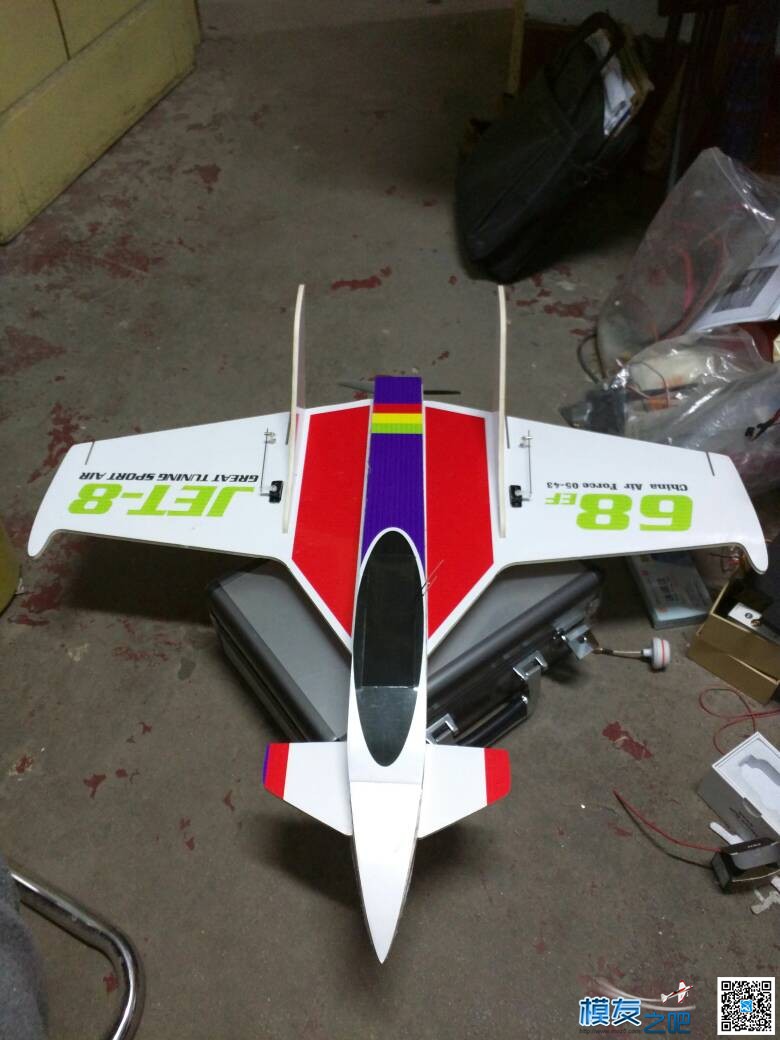 请教下玩过jet8这个板机的高手 电池,遥控器,酷航中型机jet 作者:hbn210 395 