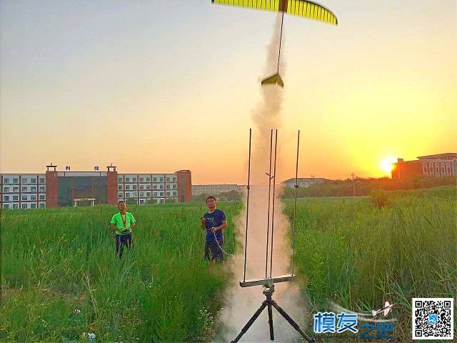 四天完成两架S8D火箭助推滑翔机，熬死我了。  作者:马头 6673 