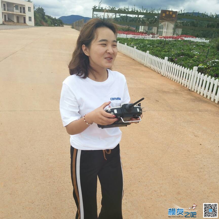 撩妹教她飞飞机 航模,飞控,app,拍照片,冲浪者 作者:周小博同学 1708 
