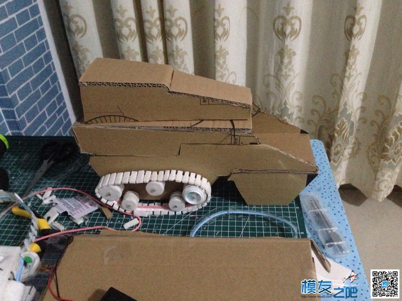 DIY一辆小坦克 遥控器,diy,有线遥控,中心点 作者:saladwayne 4705 
