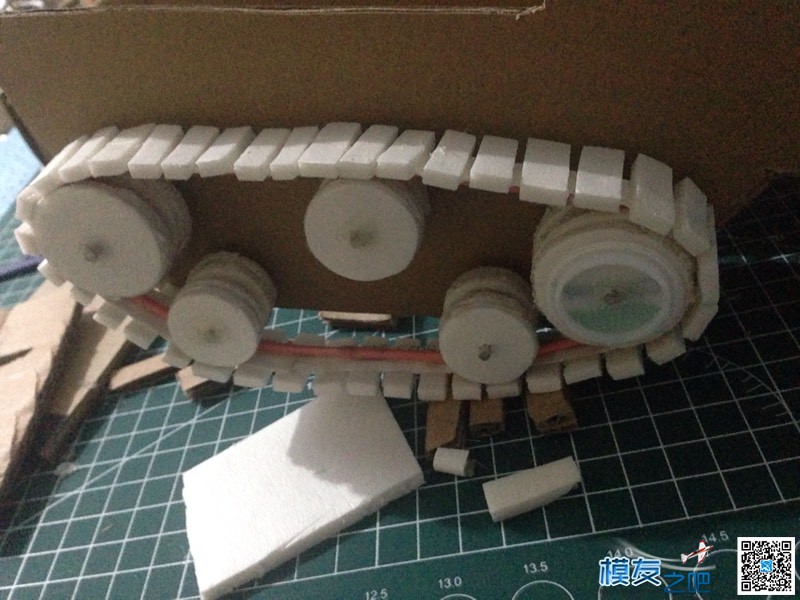 DIY一辆小坦克 遥控器,diy,有线遥控,中心点 作者:saladwayne 9769 