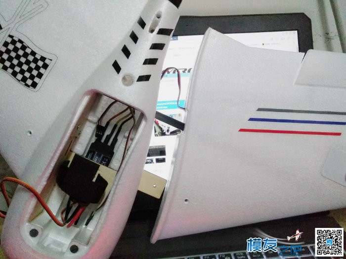 F1 Super wing 833mm 翼展的高性能飞翼 电池,舵机,电调,电机,FPV 作者:卓儿 6282 