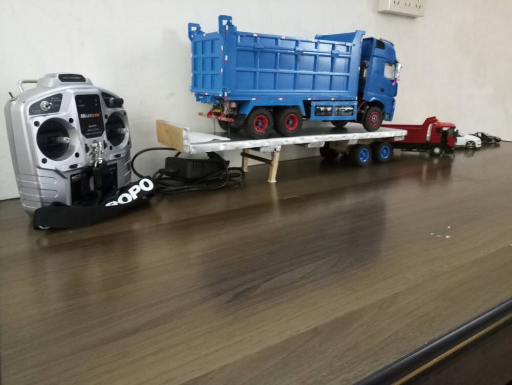 奔驰泥头车 奔驰arocs多少钱,奔驰arocs卡车,奔驰3341自卸车 作者:RCBenz 2536 