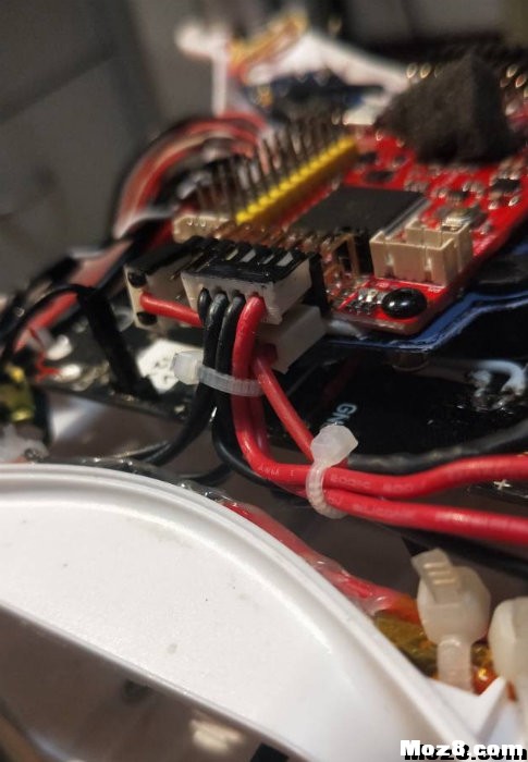 转自朋友的山精组装 电池,飞控,电调,电机,APM 作者:fpvfpv 1637 