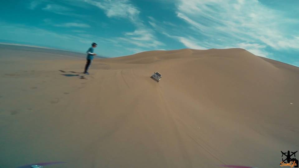 用穿越机在沙漠追拍越野车“滚刀锋”[SumGle_FPV] 穿越机,越野车 作者:SumGle 7259 
