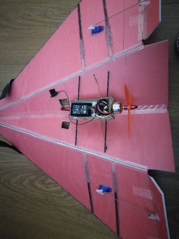做个可折叠纸飞机，飞得还行 电池,舵机,电机,图纸 作者:wooddoor 8058 
