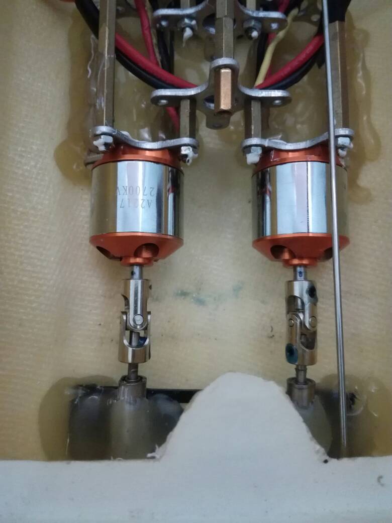 求救大神。我的船像打滑一样。螺旋桨已经全部浸泡在水下起码2cm了。 螺旋桨,求救,大神,我的,打滑 作者:15220500072 9207 