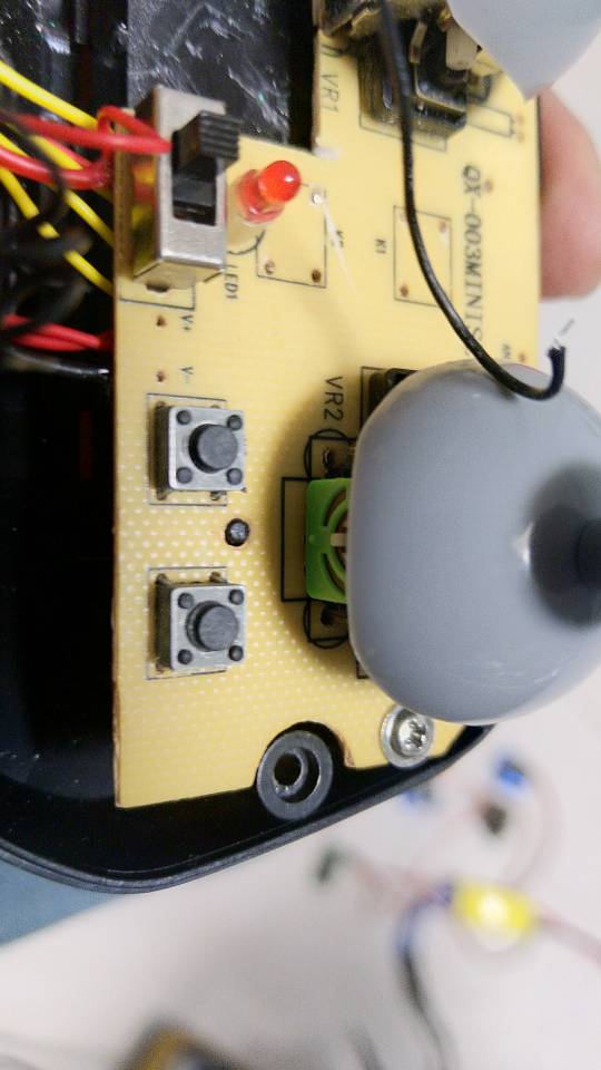 做了个萝莉1代小遥控器 电池,天线,遥控器 作者:bg9gke 1403 
