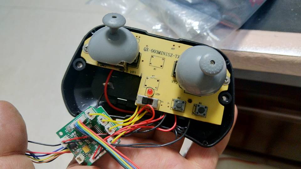 做了个萝莉1代小遥控器 电池,天线,遥控器 作者:bg9gke 1726 