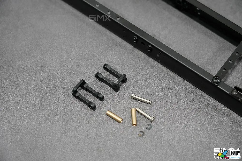 机器杰克教你一步一步组装MAN F2000 4x2拖头模型 车模,仿真,模型,电池,舵机 作者:000100^ 9297 