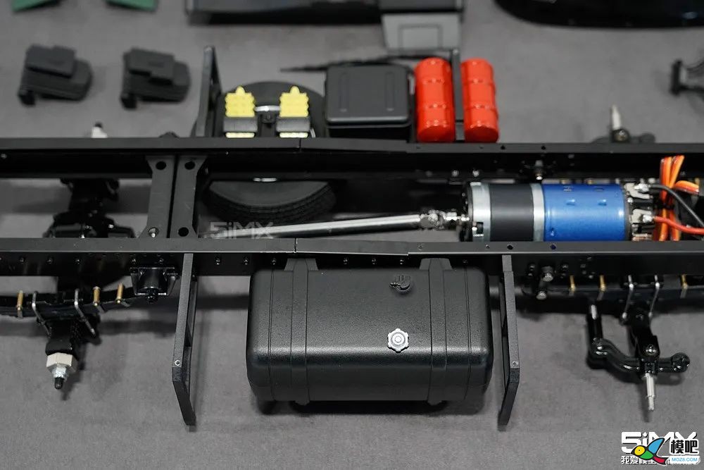 机器杰克教你一步一步组装MAN F2000 4x2拖头模型 车模,仿真,模型,电池,舵机 作者:000100^ 3711 