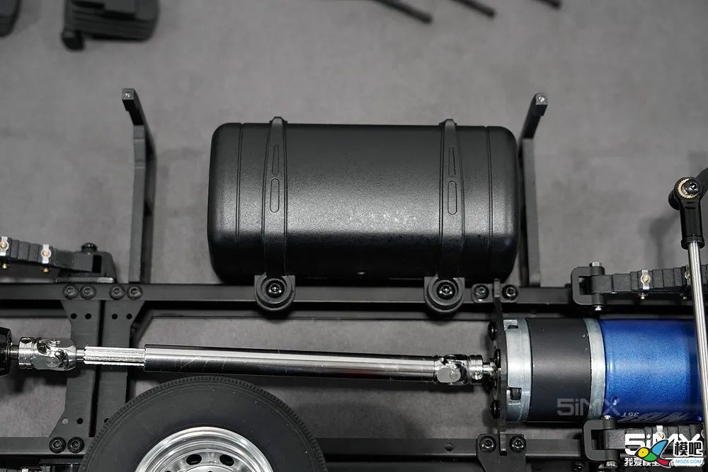 机器杰克教你一步一步组装MAN F2000 4x2拖头模型 车模,仿真,模型,电池,舵机 作者:000100^ 6349 