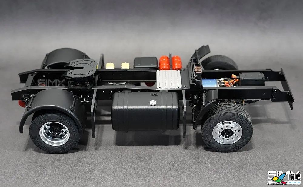 机器杰克教你一步一步组装MAN F2000 4x2拖头模型 车模,仿真,模型,电池,舵机 作者:000100^ 9854 