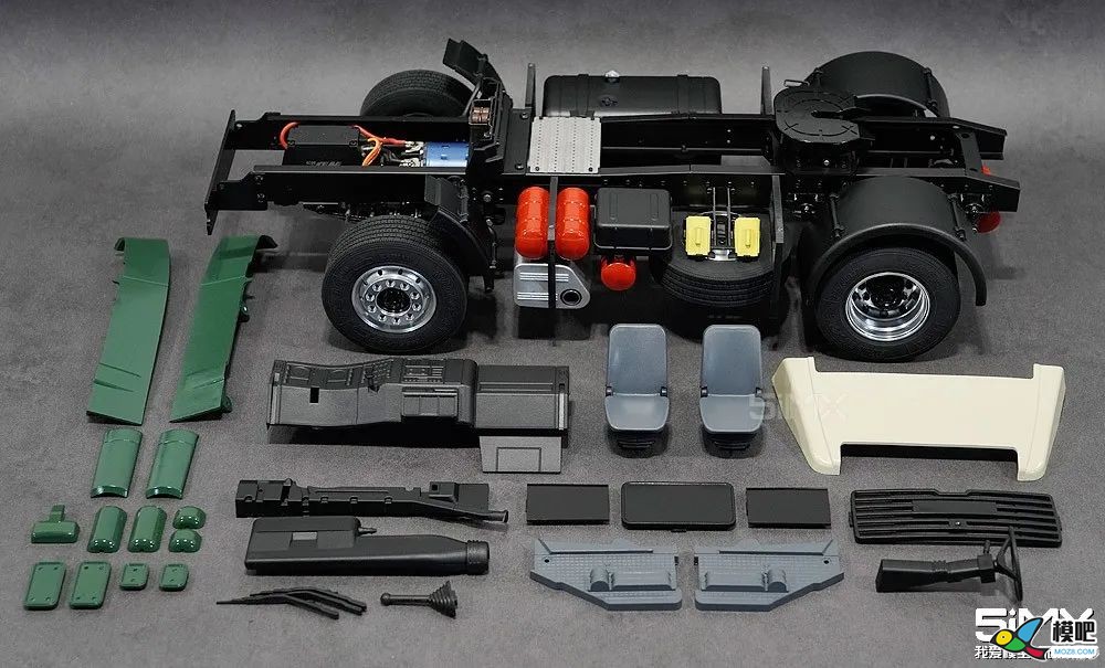 机器杰克教你一步一步组装MAN F2000 4x2拖头模型 车模,仿真,模型,电池,舵机 作者:000100^ 8297 
