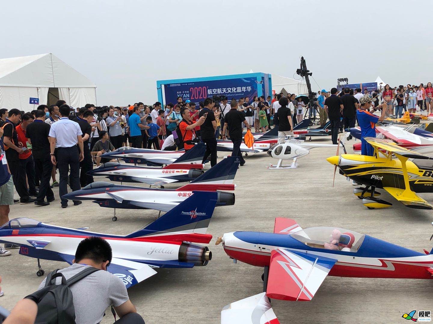组图：西安航空大会上面的飞机与美女 航空大会,美女 作者:fIsKGp 4922 