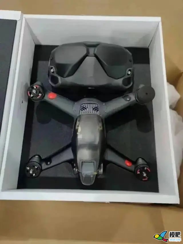 Twitter又曝光两张DJI FPV无人机近距离谍照 无人机,穿越机,天线,遥控器,dji 作者:chinaz1919 5645 