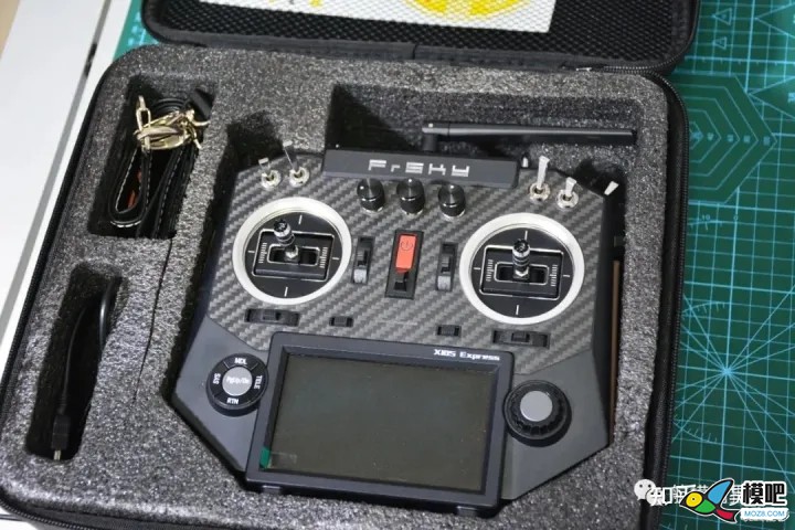 睿思凯X10S EXPRESS国产高端遥控器，航模测评  来自知乎昊子 航模,电池,遥控器,开源,FUTABA 作者:杰罗姆 5227 