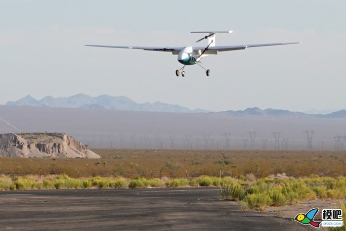 自主电动作物喷洒无人机获批在美试运行：每小时可以喷洒135英亩 ...3928 